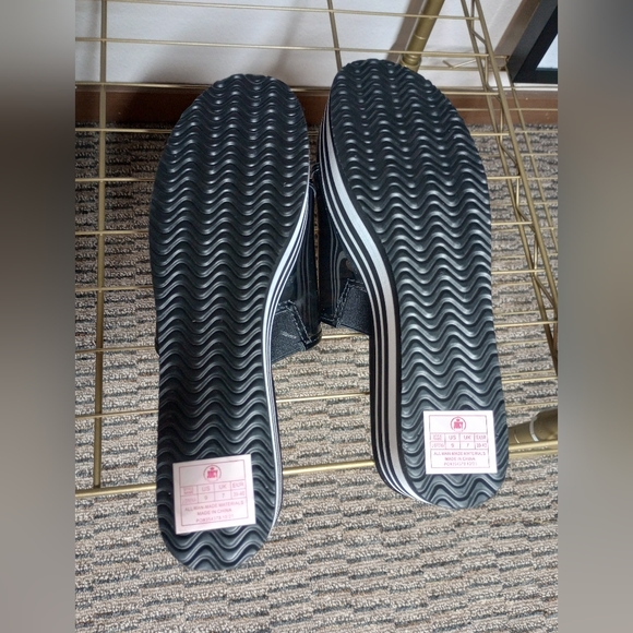 Platform Sandals. Juicy Couture. 9 M. Black & White. NWT - Picture 8 of 9